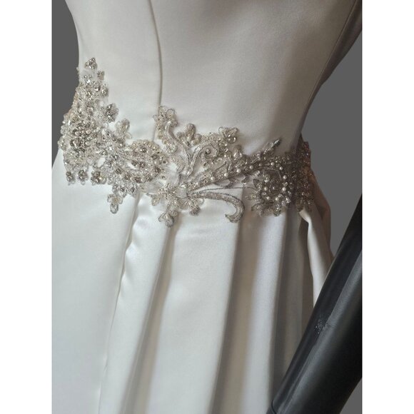 NWOT Ivory Satin A-Line Sweetheart Wedding Gown - Casablanca - Picture 4 of 11